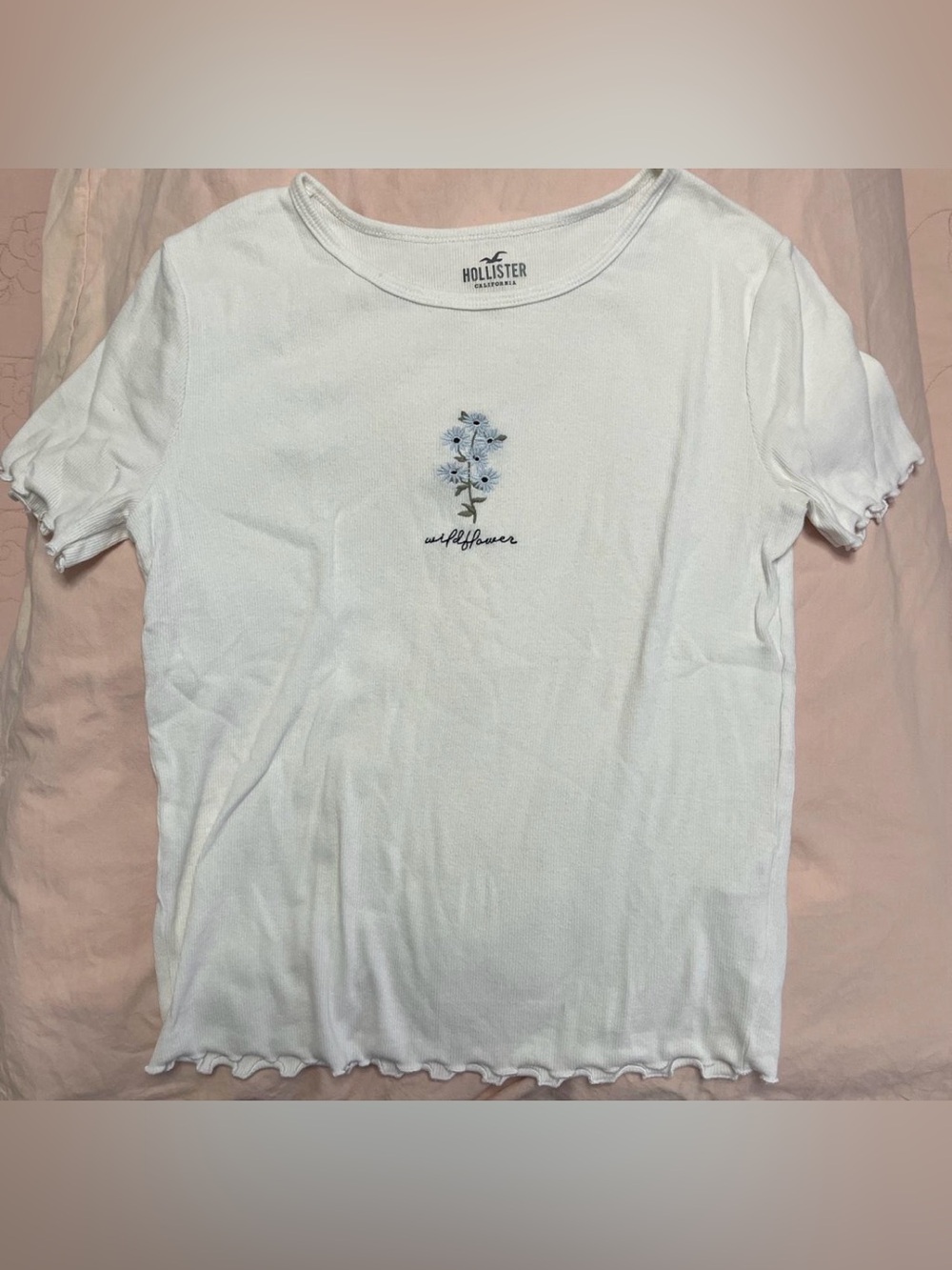 Hollister Embroidered White Floral Graphic Tee